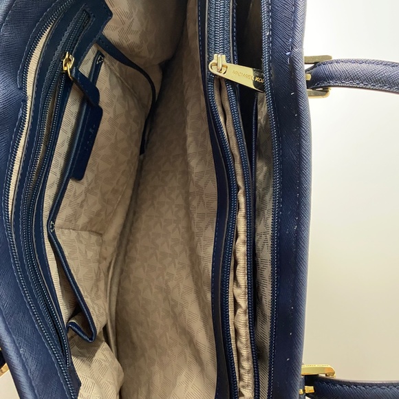 🔥Michael Kors Jet Set Navy Blue Shoulder Bag in Saffiano Leather - Picture 10 of 14